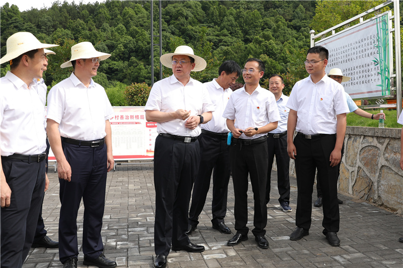 首页 常德资讯 图片新闻 详细内容 杨懿文在永兴桥村谢家榜幸福屋场