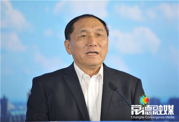 原沈阳军区副政委,政协第十一届全国委员会委员,中将李运之在会上发言